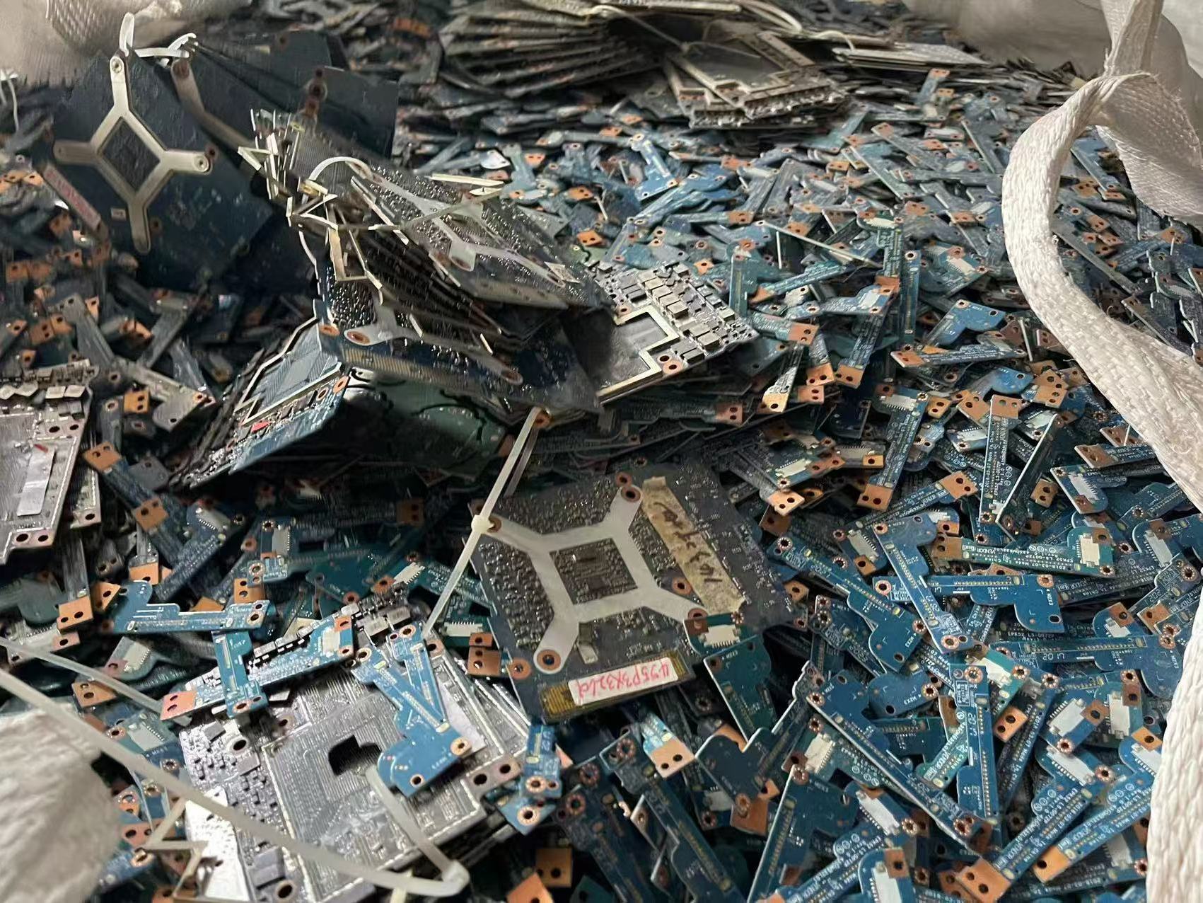 1162034824 1577636653 2059661305