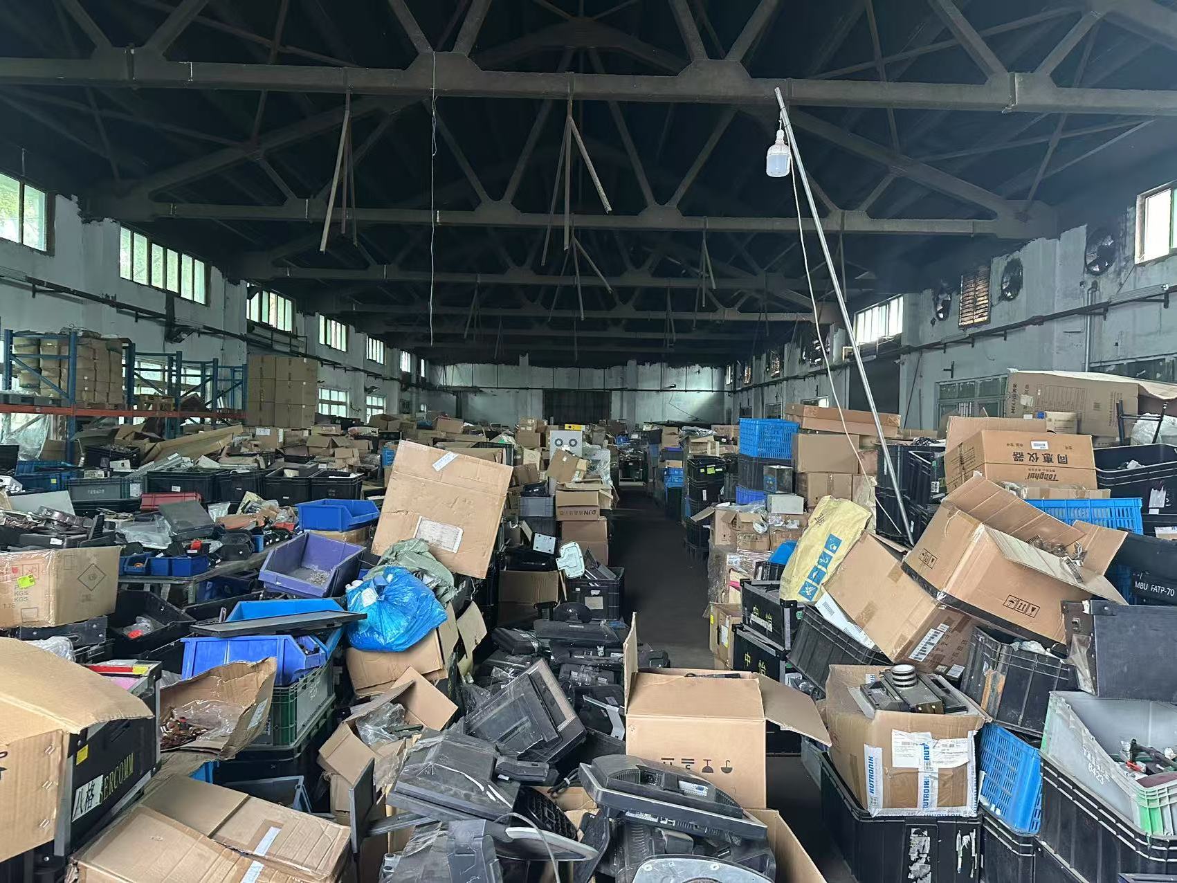 143740300 1107680049 1548679105