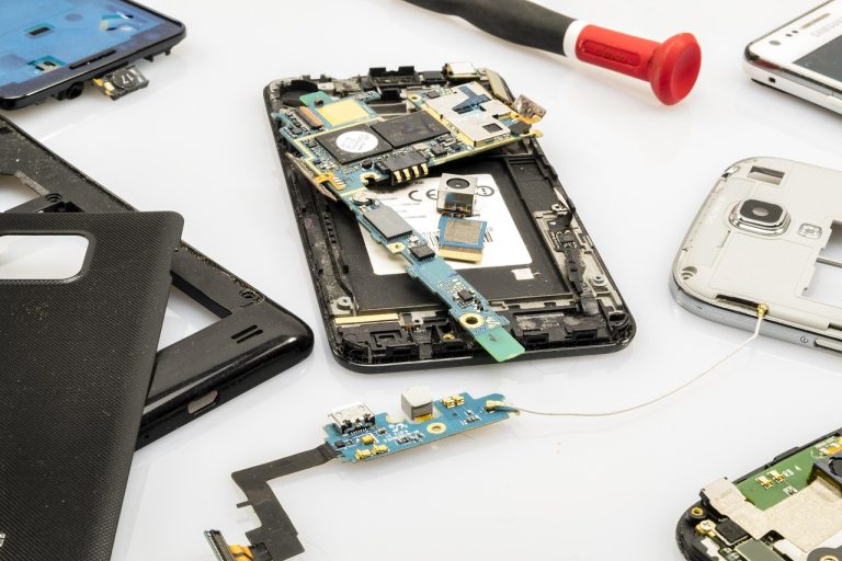mobile, phone, cellphone, technology, electronics, circuit board, smd, smartphone, communication, make a phone call, cellular, gsm, repair, defect, broken, workshop technician, mobile phone repair, cellphone, cellphone, circuit board, repair, repair, repair, repair, repair, broken